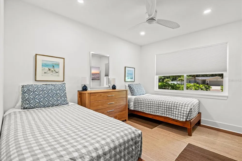 2587 RINGLING BOULEVARD Sarasota, FL 34237