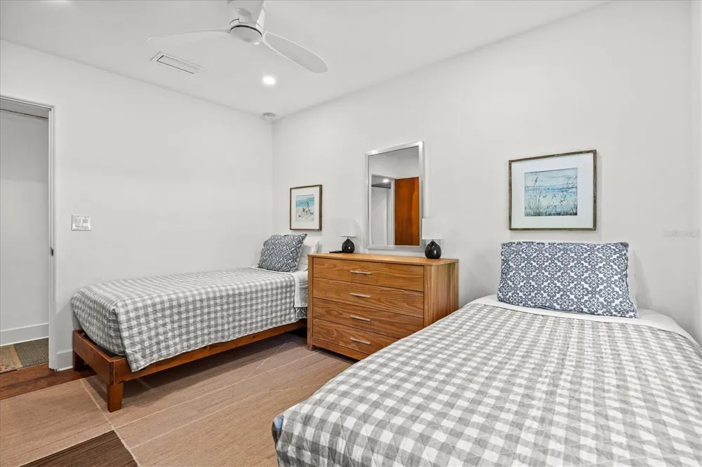 2587 RINGLING BOULEVARD Sarasota, FL 34237