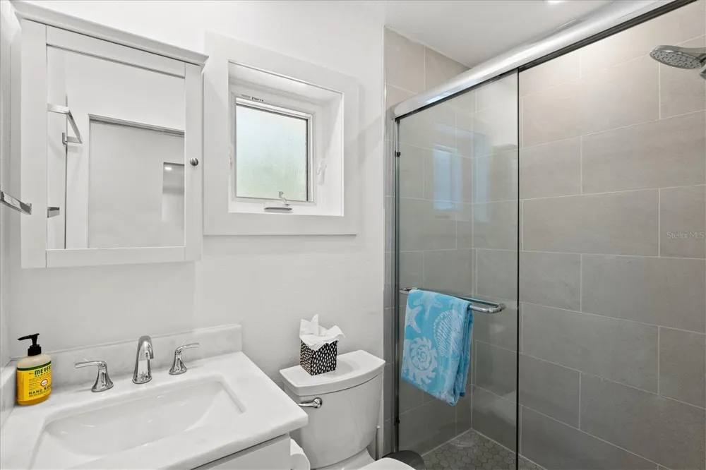 2587 RINGLING BOULEVARD Sarasota, FL 34237