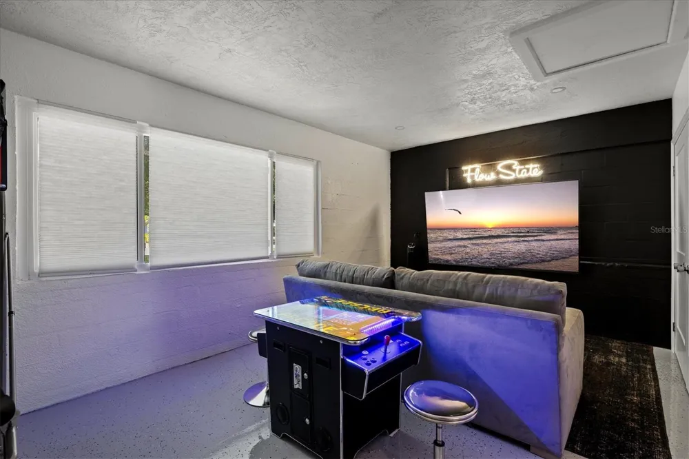 2587 RINGLING BOULEVARD Sarasota, FL 34237