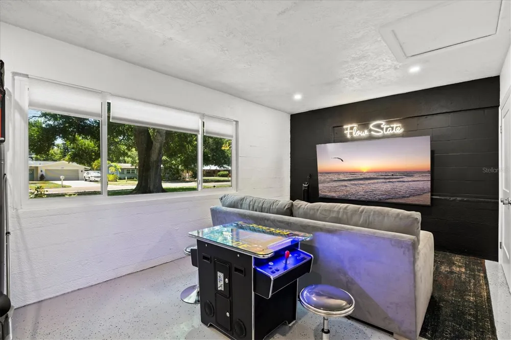 2587 RINGLING BOULEVARD Sarasota, FL 34237