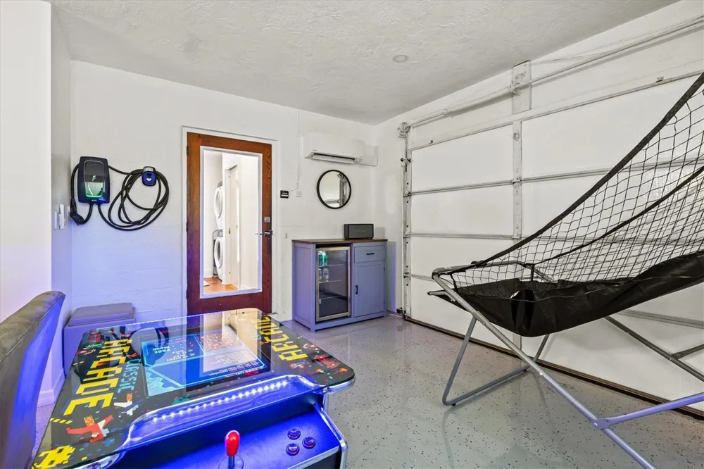 2587 RINGLING BOULEVARD Sarasota, FL 34237