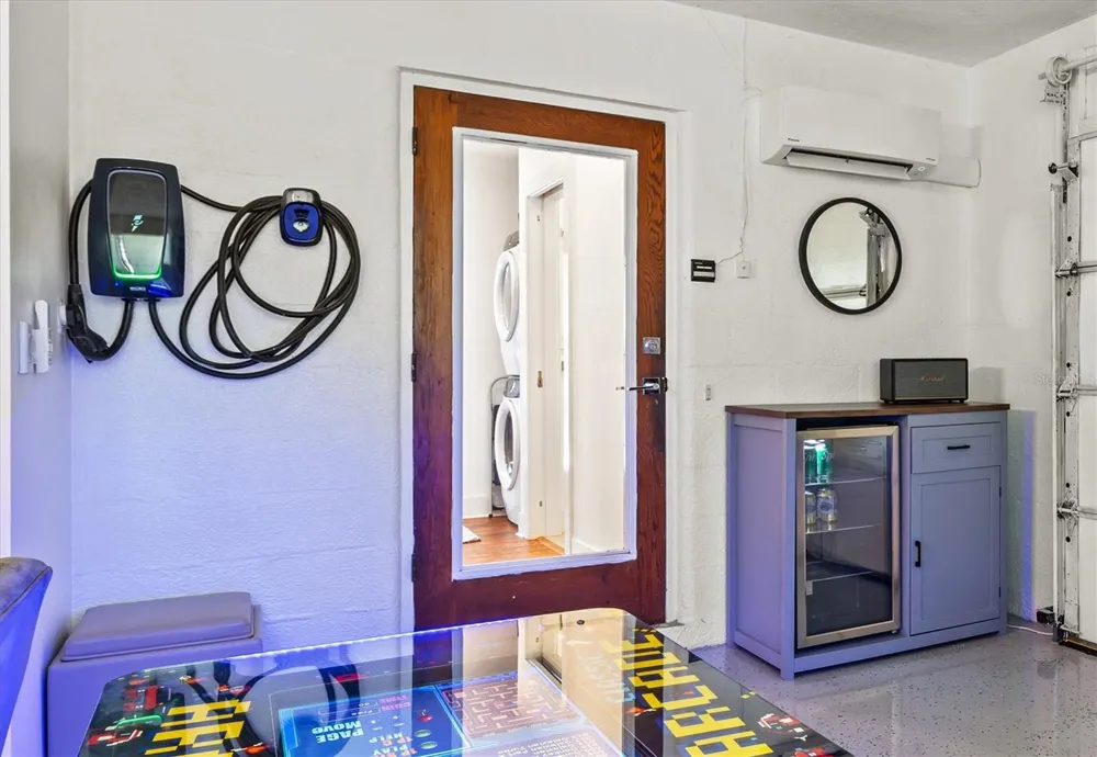 2587 RINGLING BOULEVARD Sarasota, FL 34237