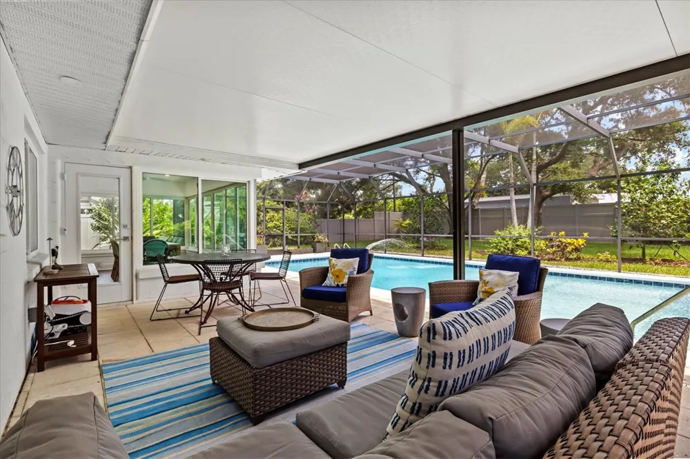 2587 RINGLING BOULEVARD Sarasota, FL 34237