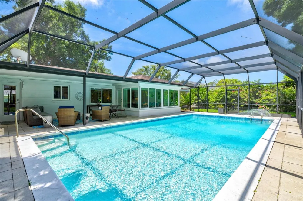 2587 RINGLING BOULEVARD Sarasota, FL 34237