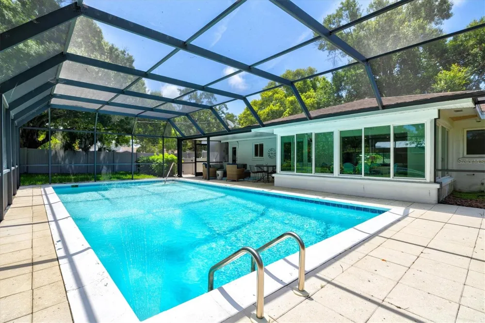 2587 RINGLING BOULEVARD Sarasota, FL 34237