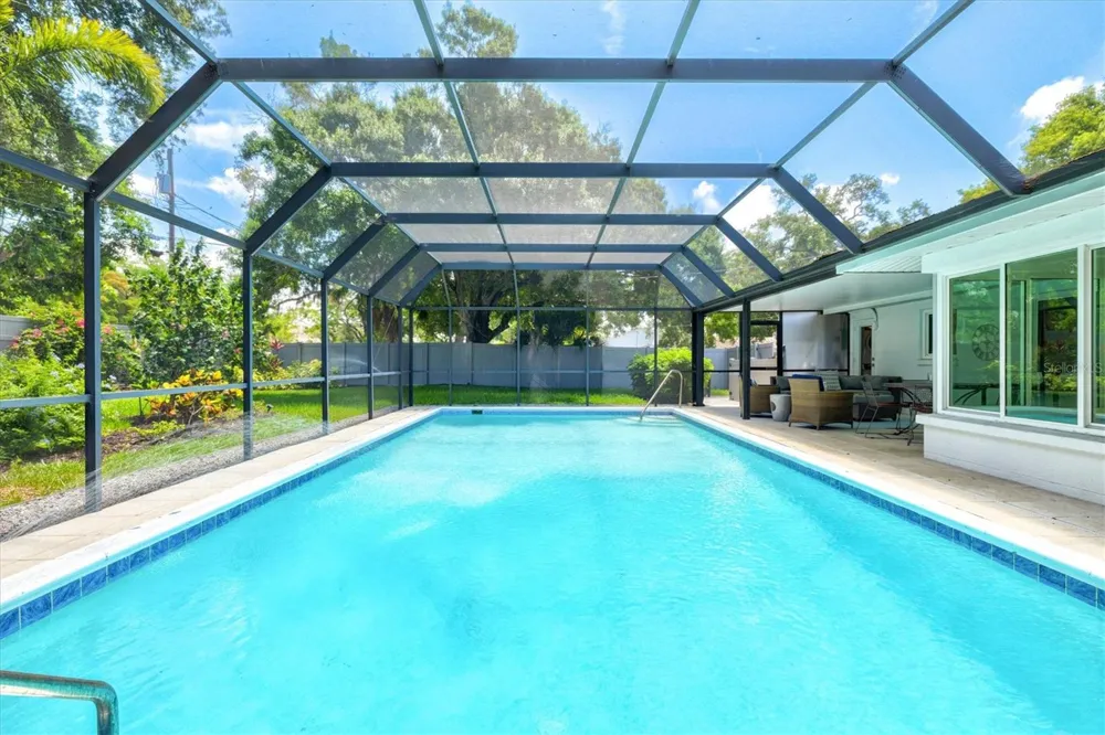 2587 RINGLING BOULEVARD Sarasota, FL 34237