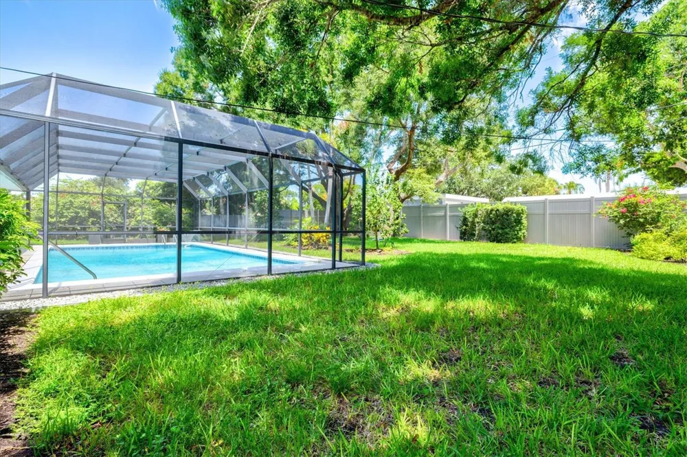 2587 RINGLING BOULEVARD Sarasota, FL 34237