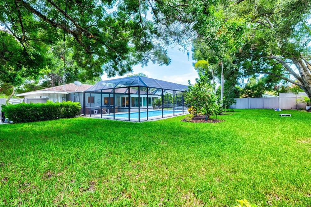 2587 RINGLING BOULEVARD Sarasota, FL 34237