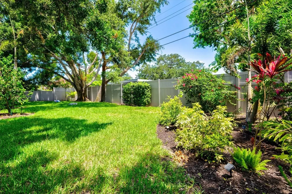 2587 RINGLING BOULEVARD Sarasota, FL 34237