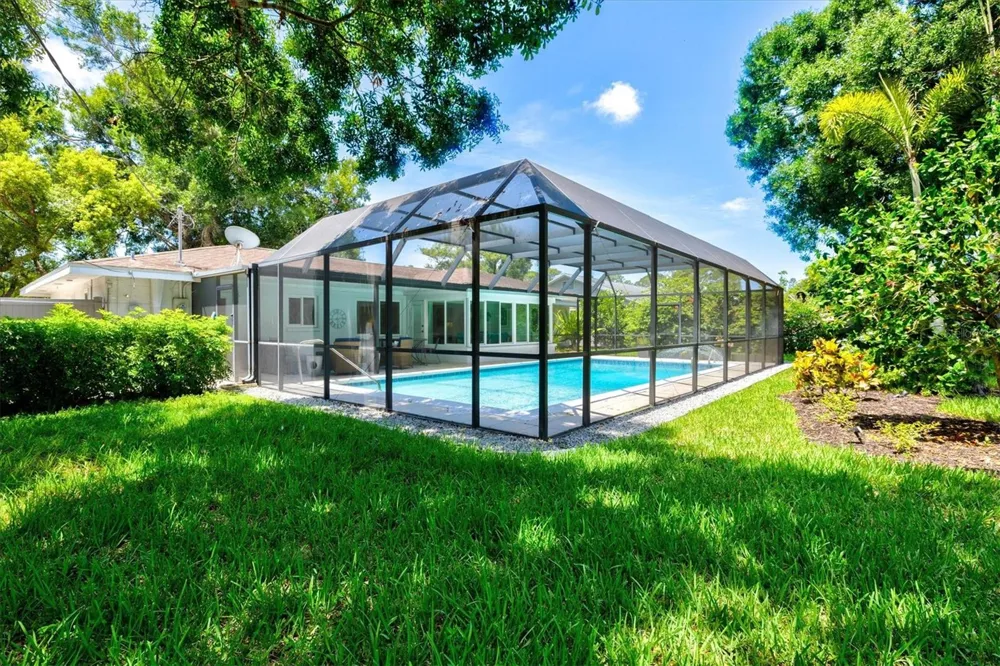2587 RINGLING BOULEVARD Sarasota, FL 34237