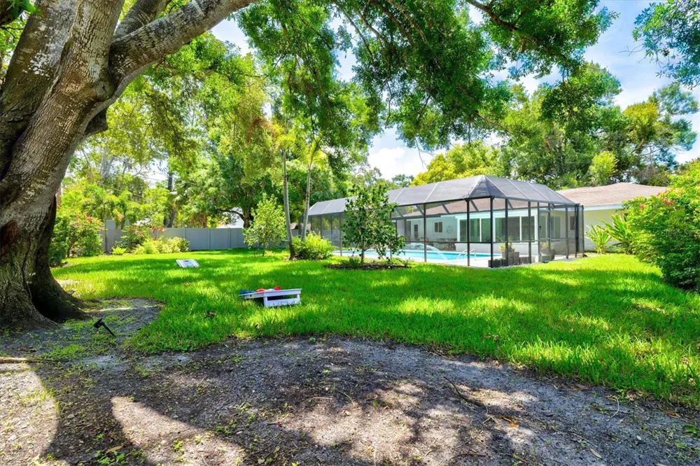 2587 RINGLING BOULEVARD Sarasota, FL 34237