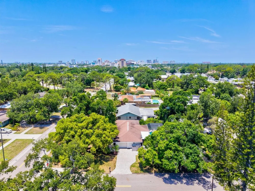 2587 RINGLING BOULEVARD Sarasota, FL 34237