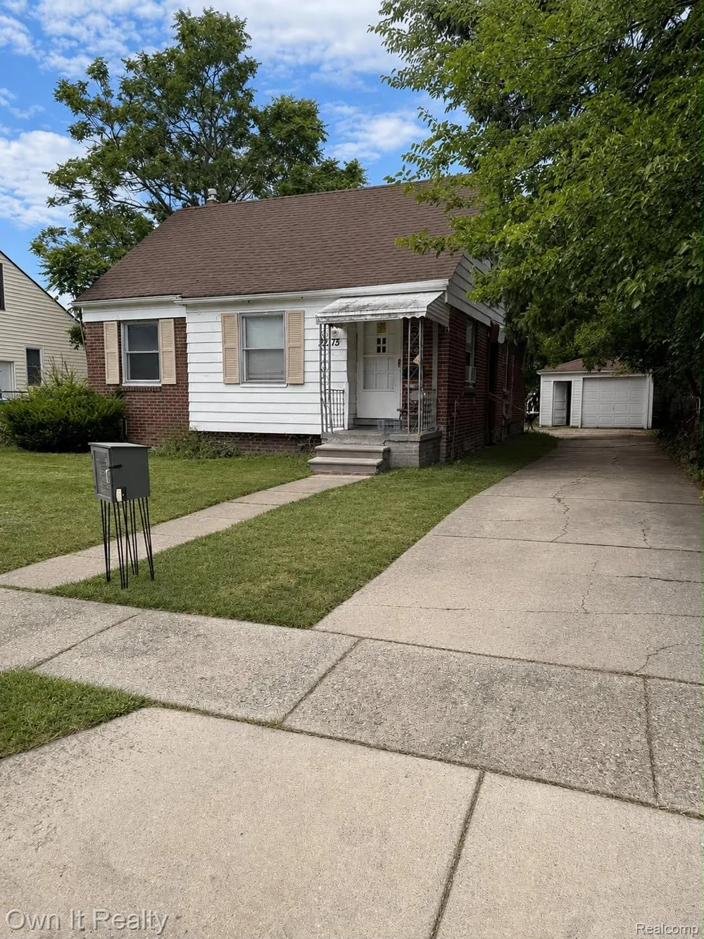 22175 Boulder Avenue Eastpointe City, MI 48021
