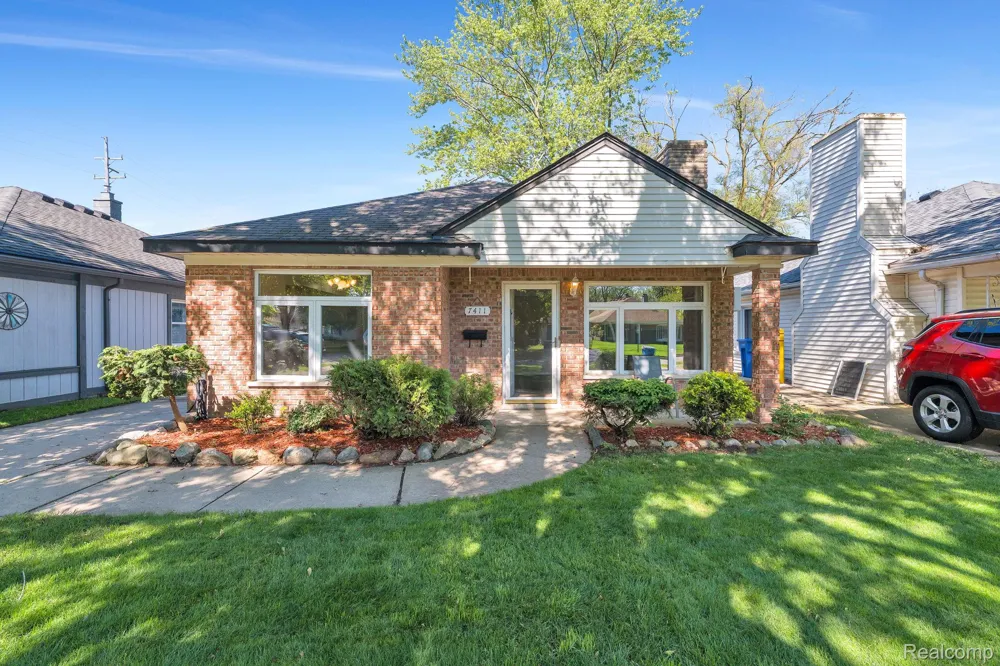 7411 Vernon Street Dearborn Heights City, MI 48127