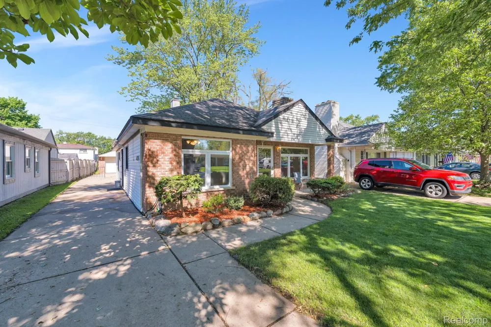 7411 Vernon Street Dearborn Heights City, MI 48127