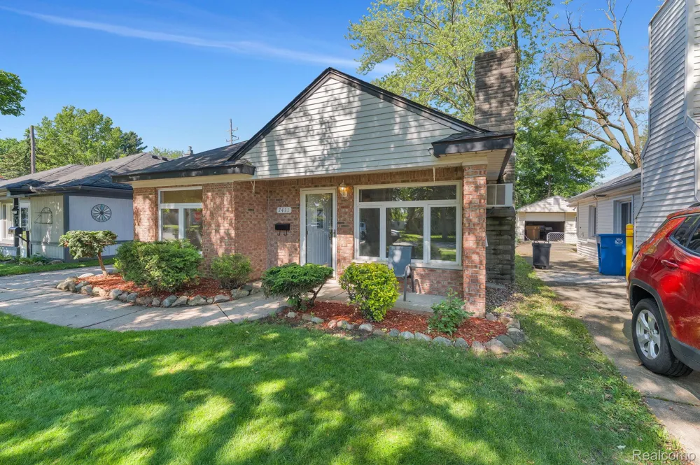 7411 Vernon Street Dearborn Heights City, MI 48127