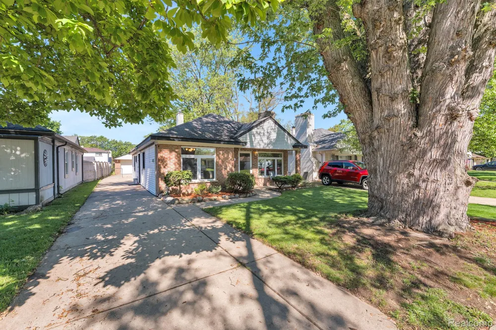7411 Vernon Street Dearborn Heights City, MI 48127