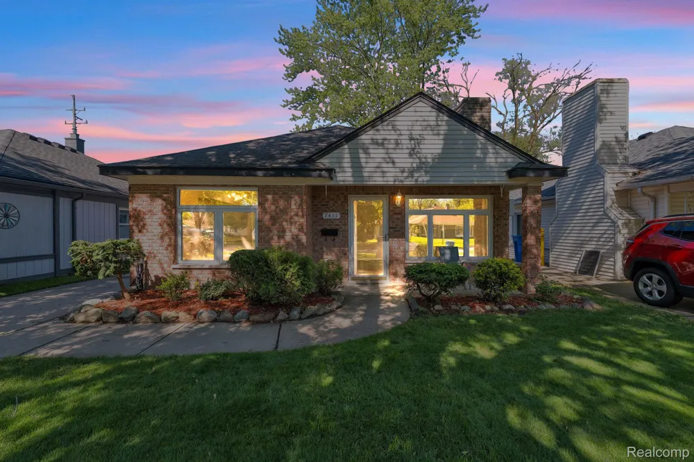 7411 Vernon Street Dearborn Heights City, MI 48127