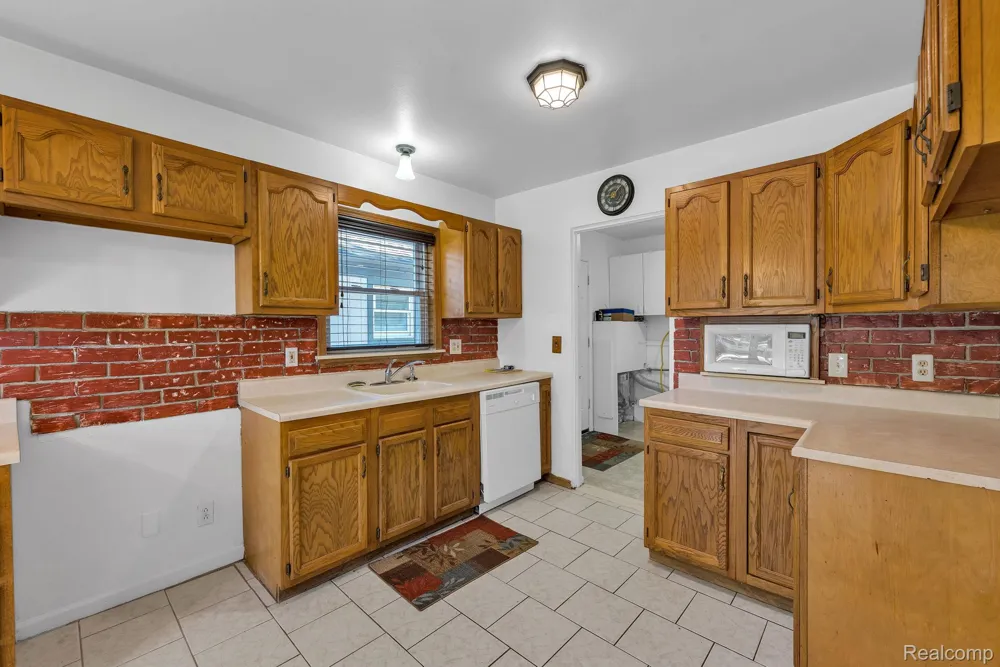 7411 Vernon Street Dearborn Heights City, MI 48127