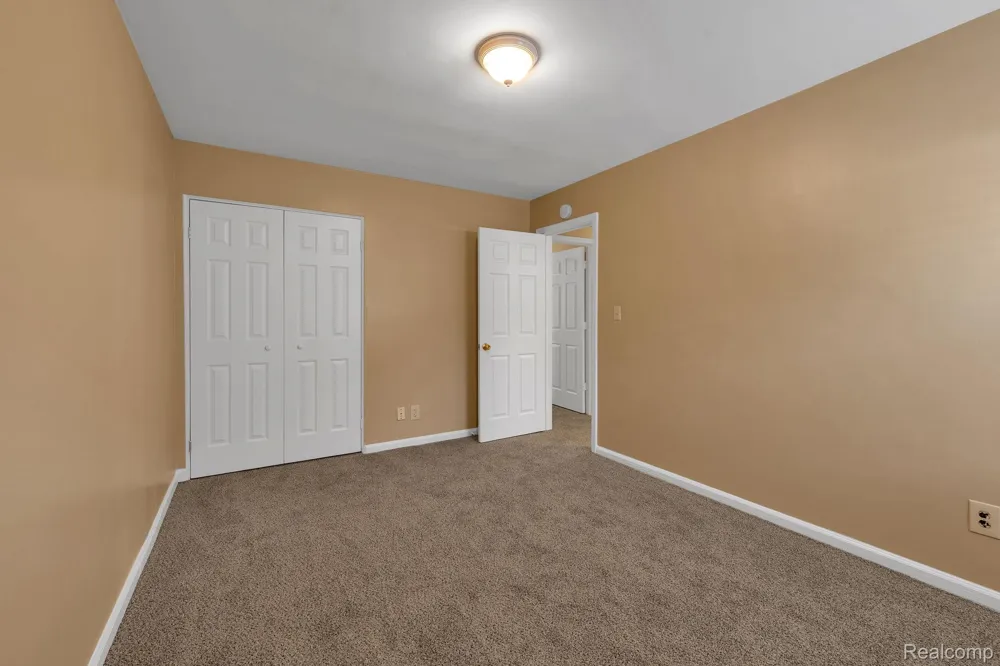 7411 Vernon Street Dearborn Heights City, MI 48127
