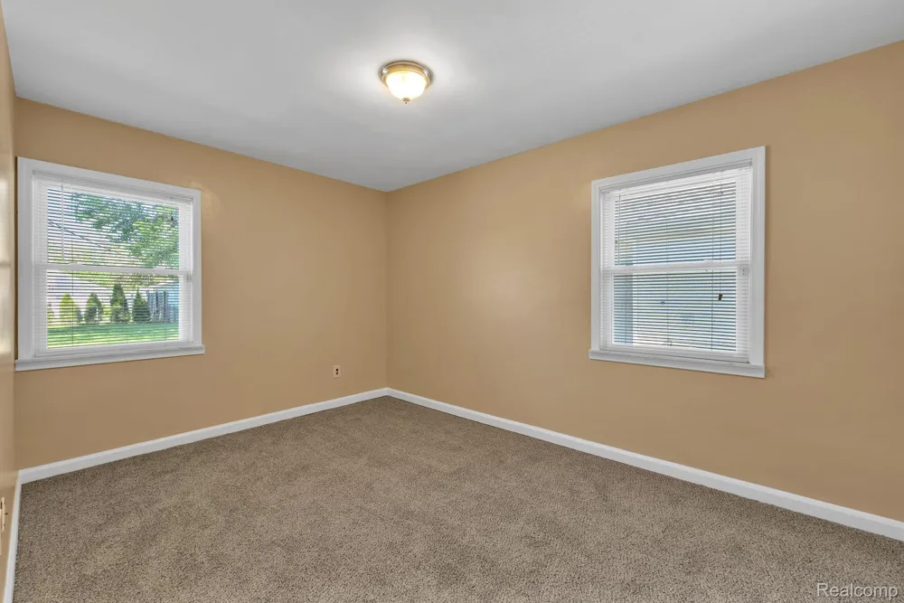 7411 Vernon Street Dearborn Heights City, MI 48127