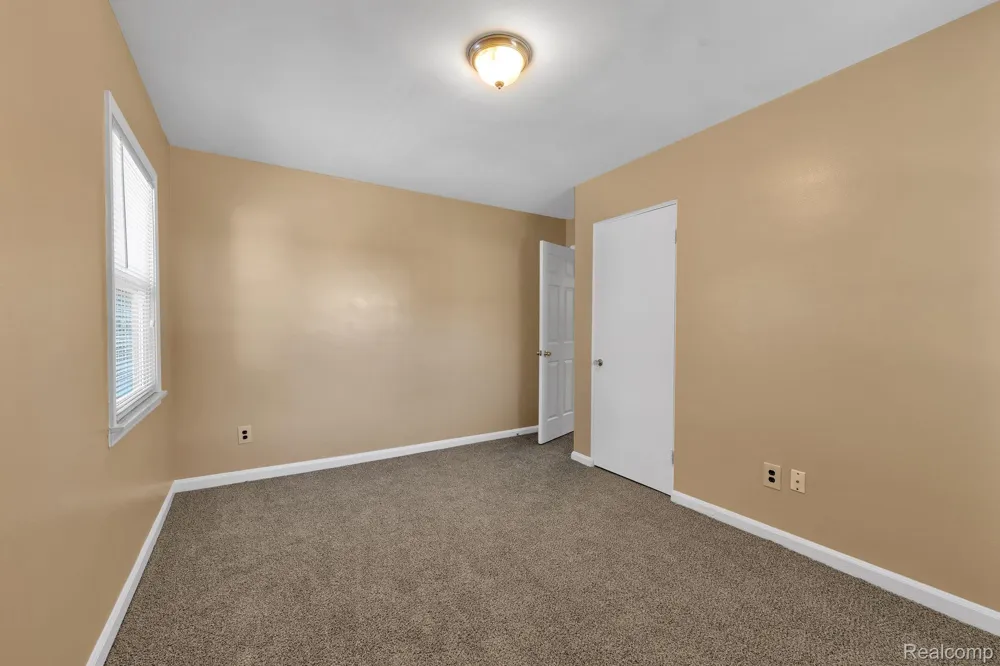 7411 Vernon Street Dearborn Heights City, MI 48127