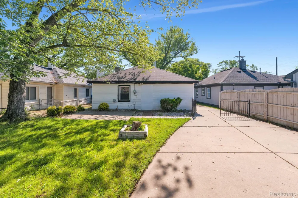 7411 Vernon Street Dearborn Heights City, MI 48127