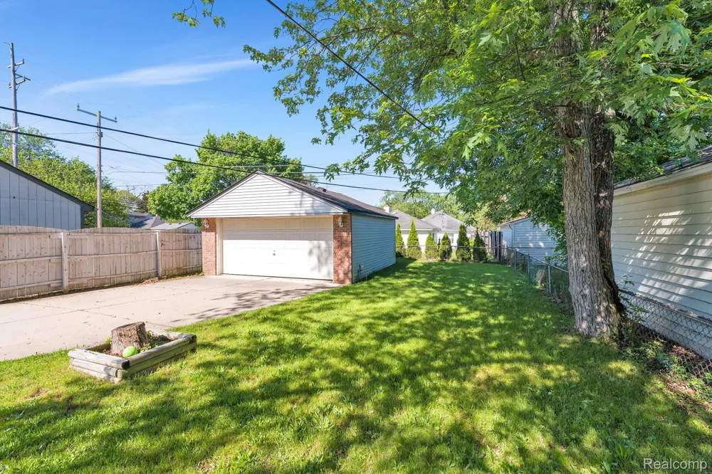 7411 Vernon Street Dearborn Heights City, MI 48127