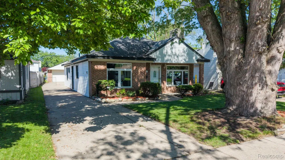 7411 Vernon Street Dearborn Heights City, MI 48127