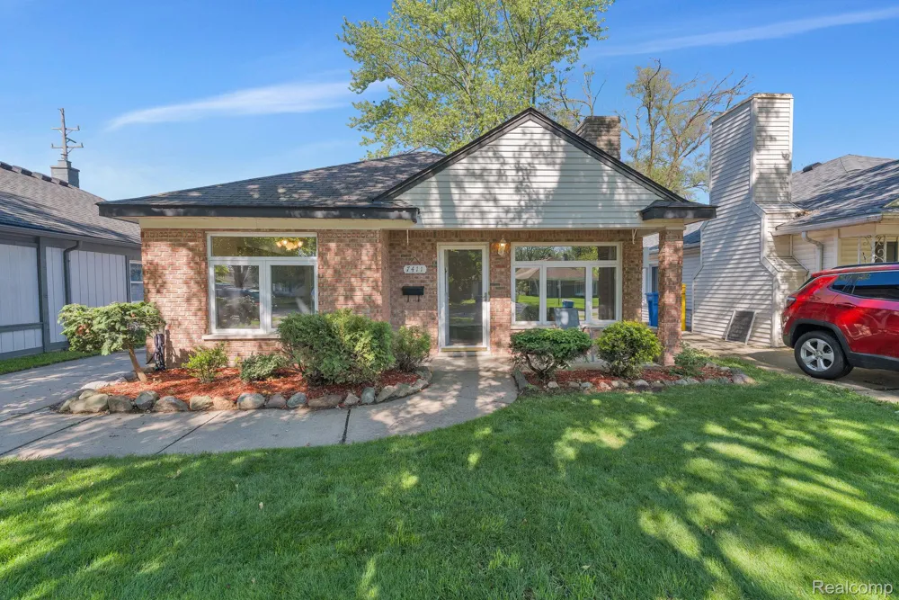 7411 Vernon Street Dearborn Heights City, MI 48127