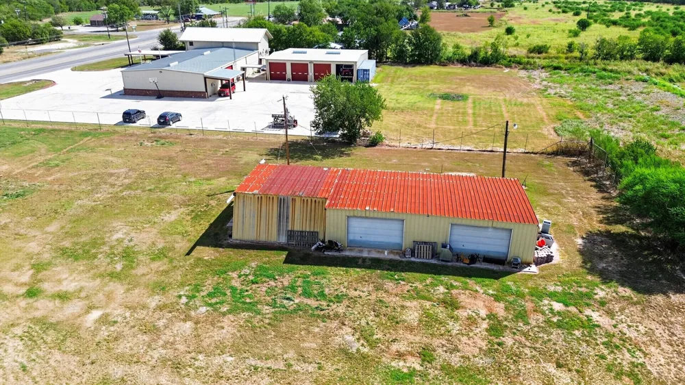 9675 Hwy 142 Maxwell, TX 78656