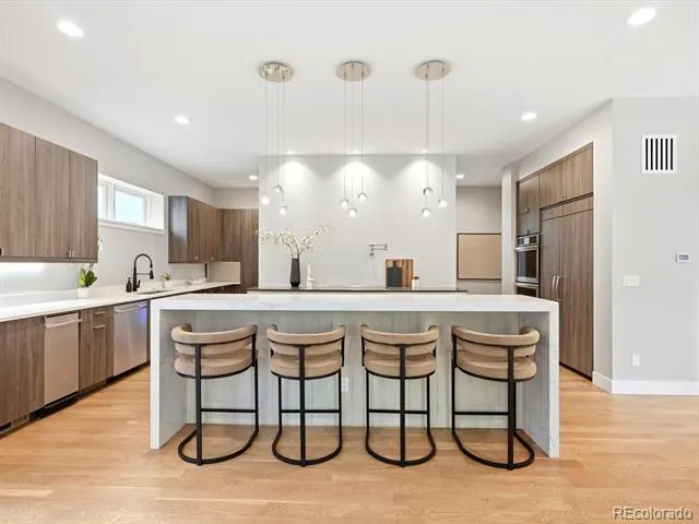 61 Magnolia Way Denver, CO 80230