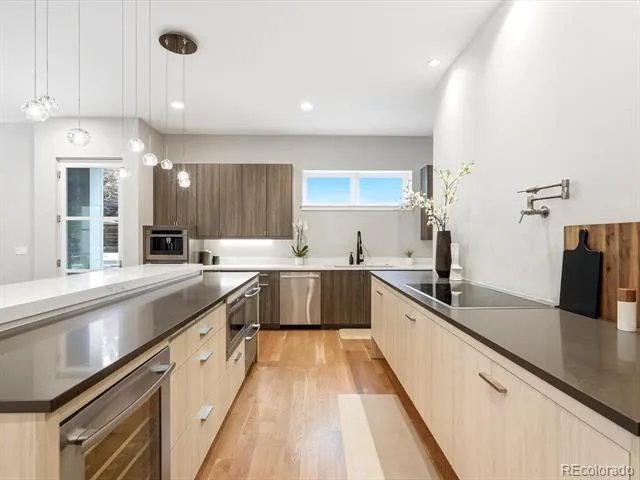 61 Magnolia Way Denver, CO 80230