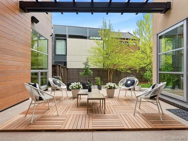61 Magnolia Way Denver, CO 80230