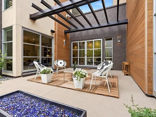 61 Magnolia Way Denver, CO 80230