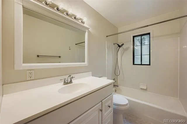 884 Troy Street Aurora, CO 80011