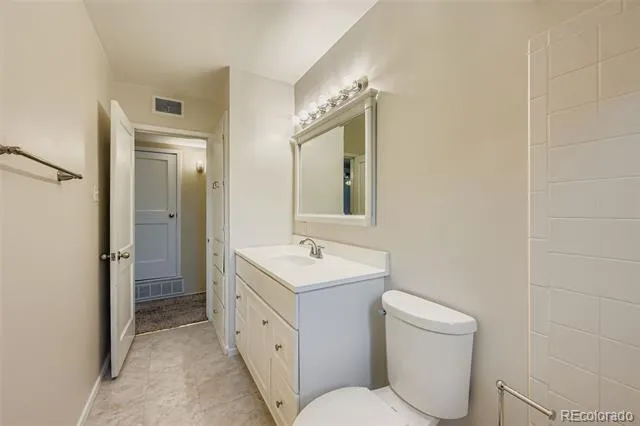 884 Troy Street Aurora, CO 80011