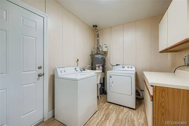 884 Troy Street Aurora, CO 80011