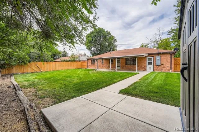 884 Troy Street Aurora, CO 80011