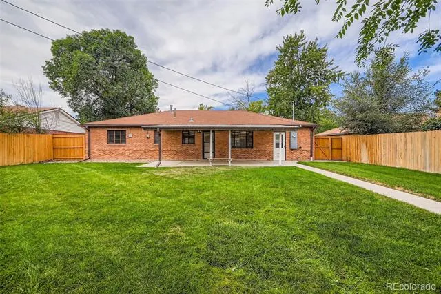 884 Troy Street Aurora, CO 80011