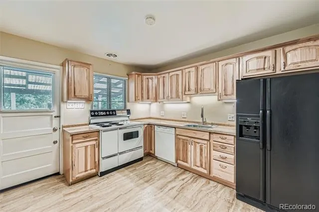 884 Troy Street Aurora, CO 80011