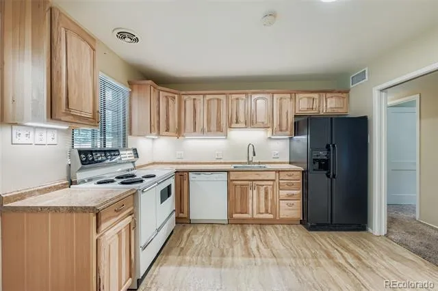 884 Troy Street Aurora, CO 80011