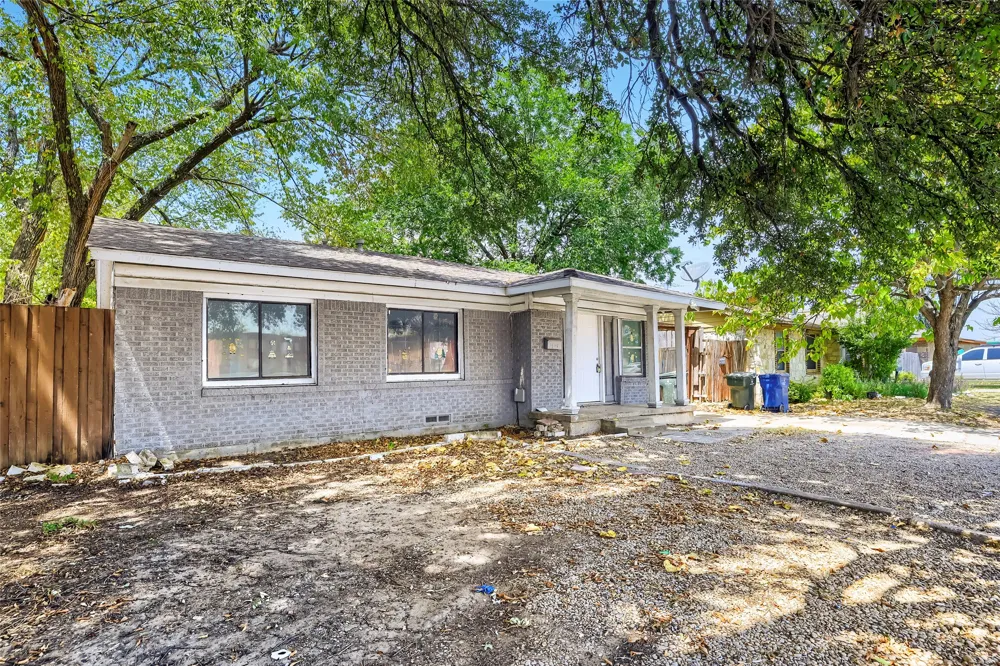 2009 S 1st Street Garland, TX 75041