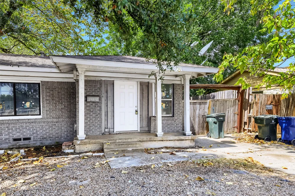 2009 S 1st Street Garland, TX 75041