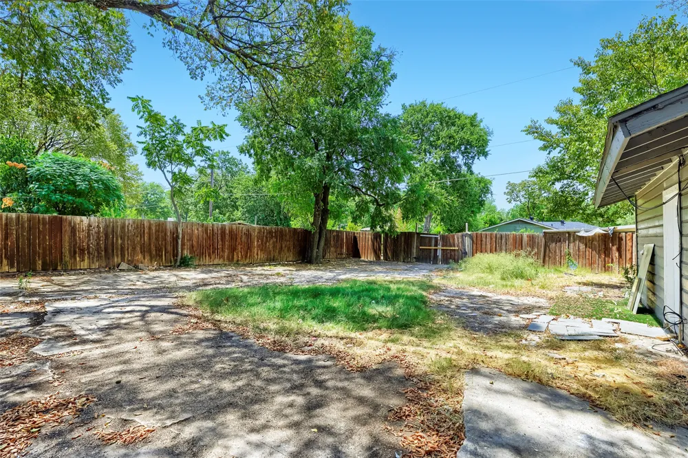 2009 S 1st Street Garland, TX 75041