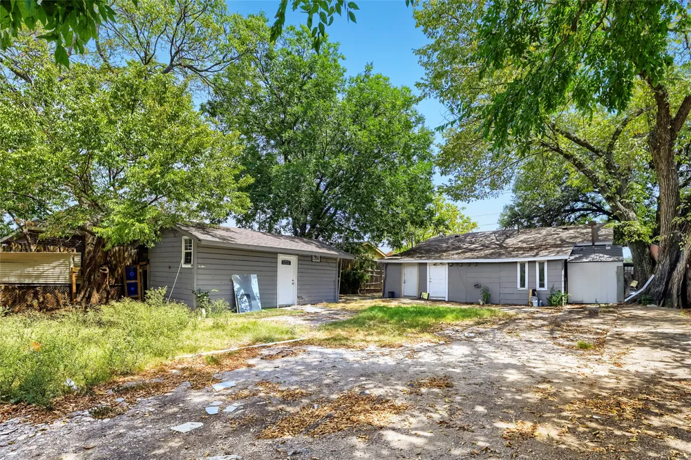 2009 S 1st Street Garland, TX 75041