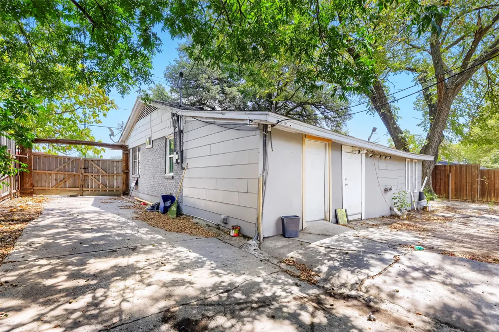 2009 S 1st Street Garland, TX 75041