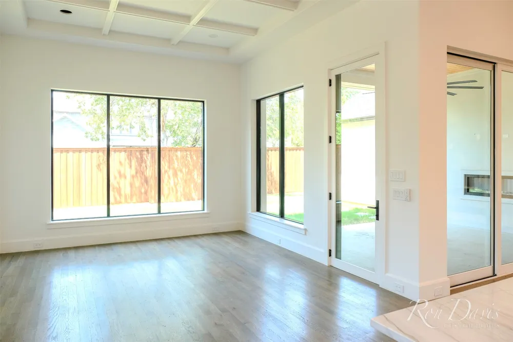 9845 Lenel Place Dallas, TX 75220