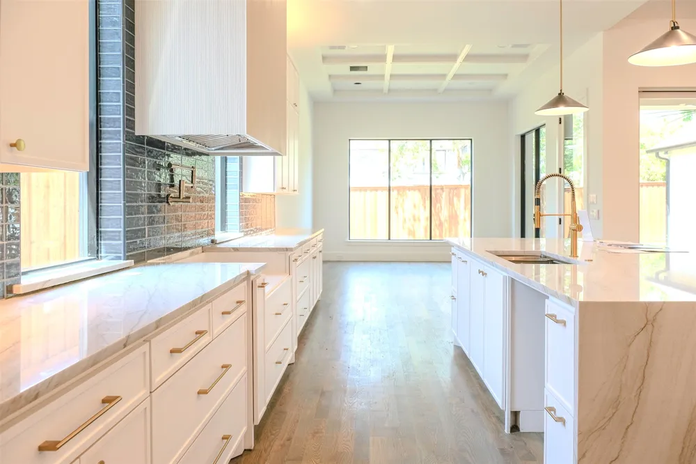 9845 Lenel Place Dallas, TX 75220